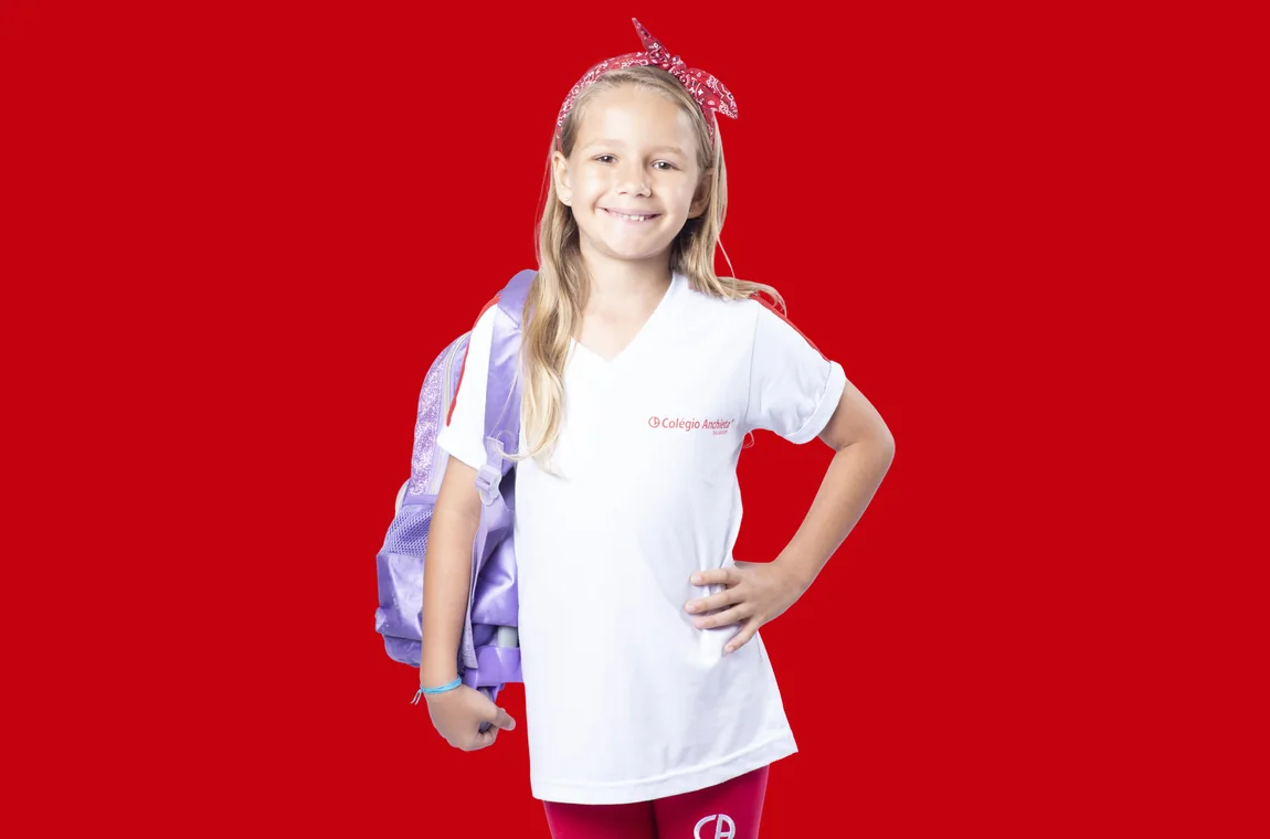 Estudante do Colégio Anchieta sorrindo